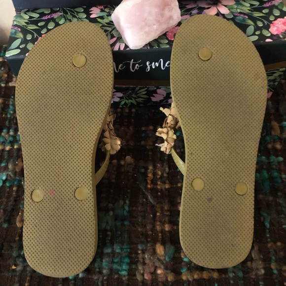 🌟B2G1🌟 J. Crew Tan/Gold Floral Flip Flops - Picture 7 of 10